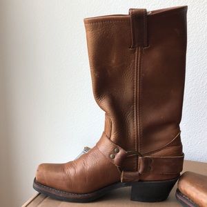 Frye Harness 12R golden size 7.5
